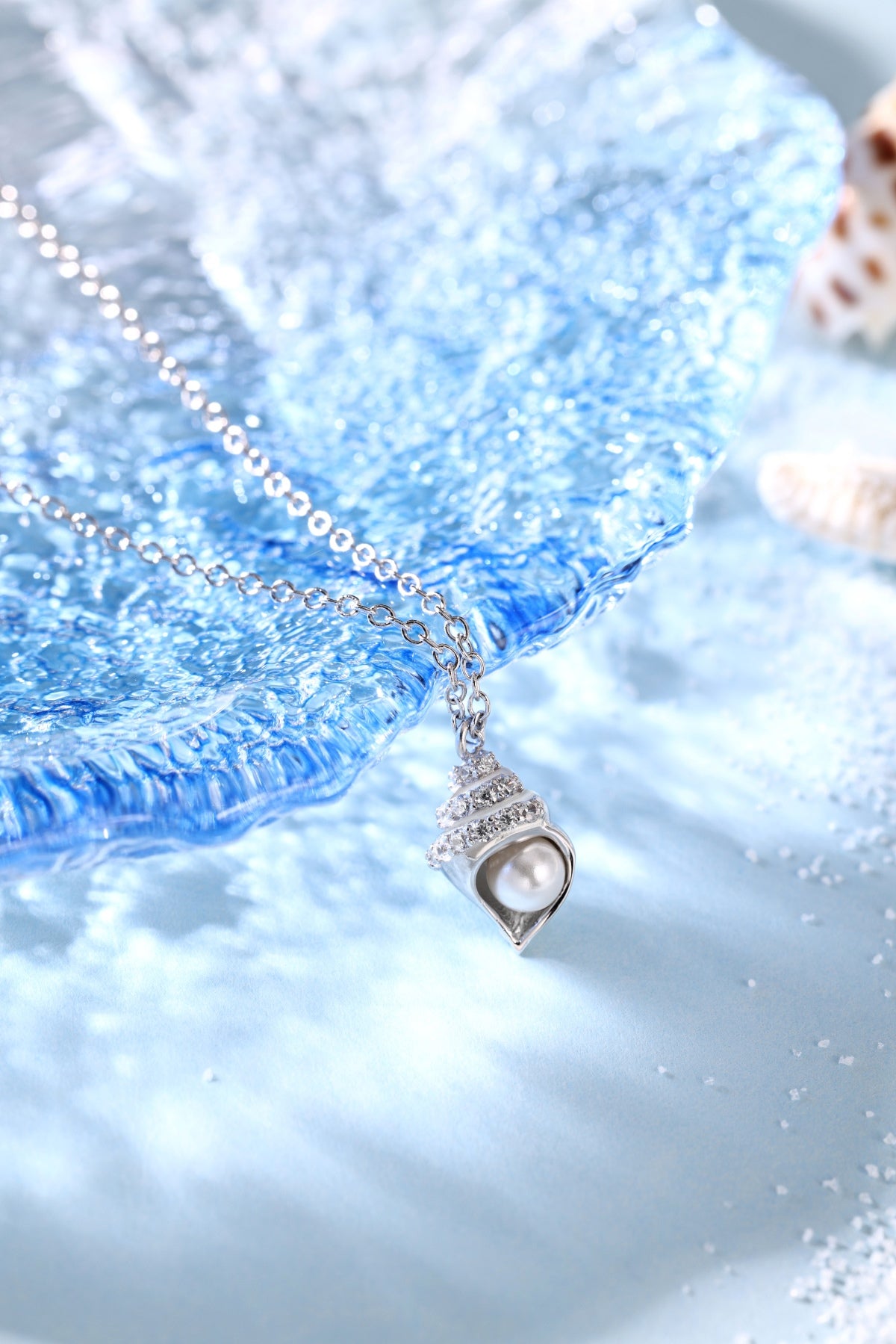 Summer Ocean Series: S925 Silver 18K White Gold Plated Necklace with White Pearl Shell and Round Zircon - Luxurious and Versatile