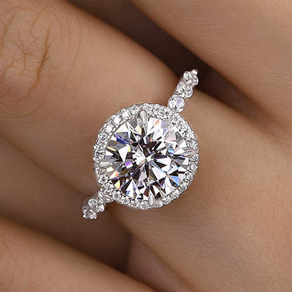 Stunning Halo Round Cut Engagement Ring