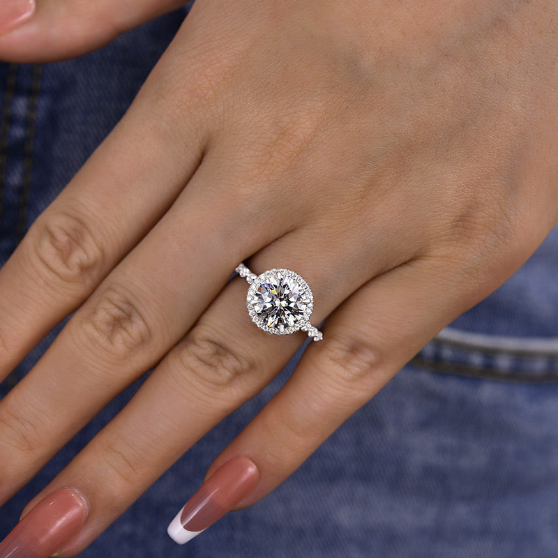 Stunning Halo Round Cut Engagement Ring