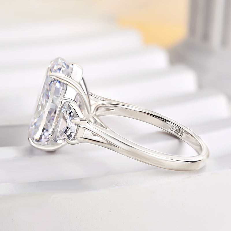 Luxury Crushed Ice Oval Cut Three Stone Engagement Ring