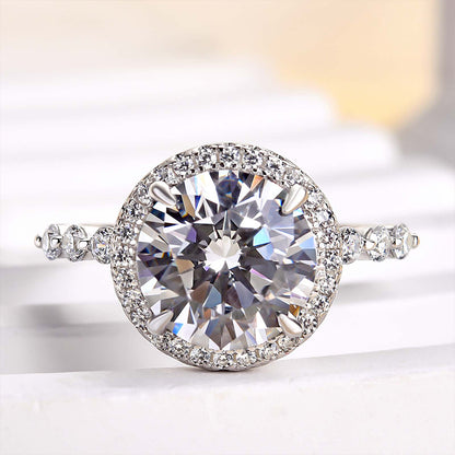 Stunning Halo Round Cut Engagement Ring