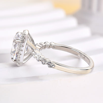 Stunning Halo Round Cut Engagement Ring