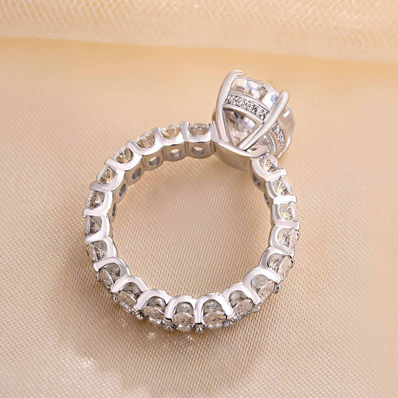 Luxurious Oval Cut Simulated Diamond Engagement Ring In  Sterling Silver-Maxinejewelry