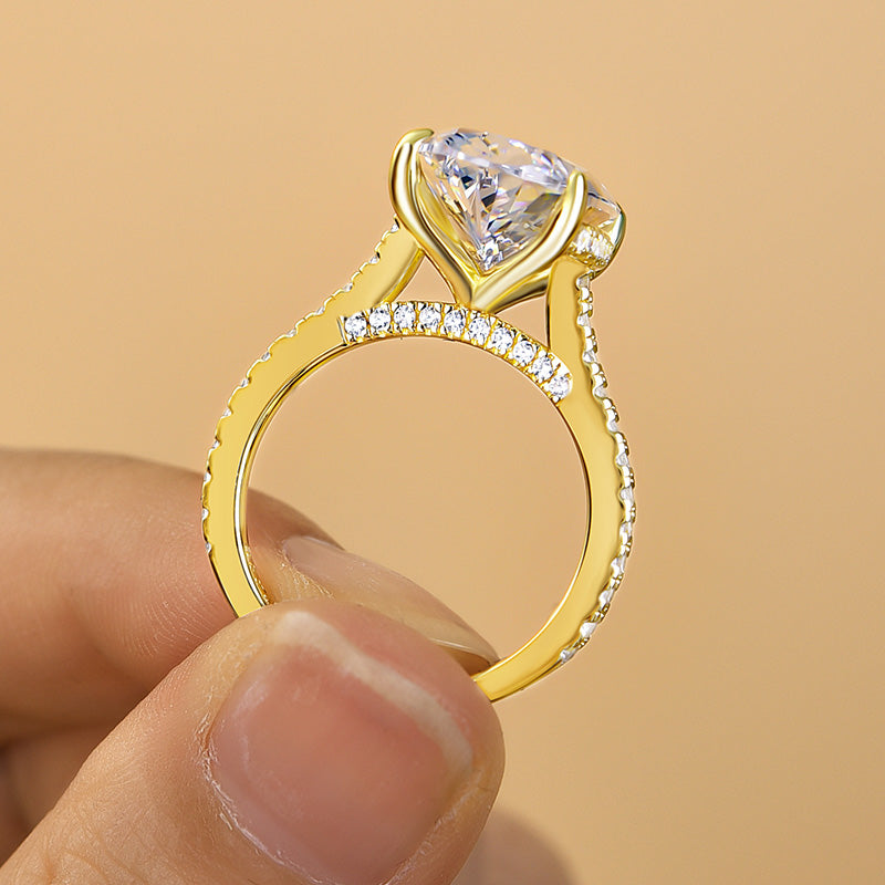 Luxurious Yellow Gold Oval Cut Engagement Ring In Sterling Silver