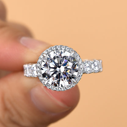 Luxury Halo Round Cut Engagement Ring