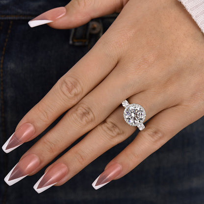 Luxury Halo Round Cut Engagement Ring