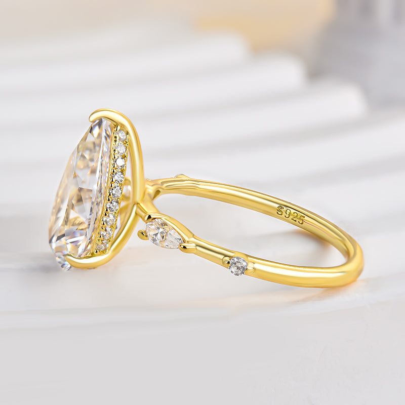 Attractive Yellow Gold Pear Cut Engagement Ring