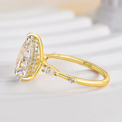 Attractive Yellow Gold Pear Cut Engagement Ring