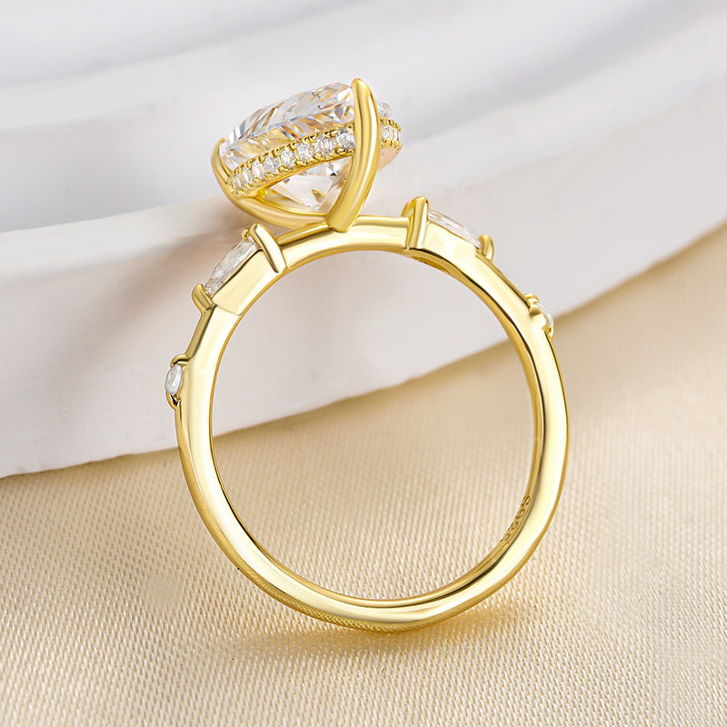 Attractive Yellow Gold Pear Cut Engagement Ring