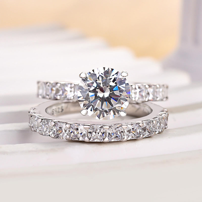 Bright Round Cut Wedding Set