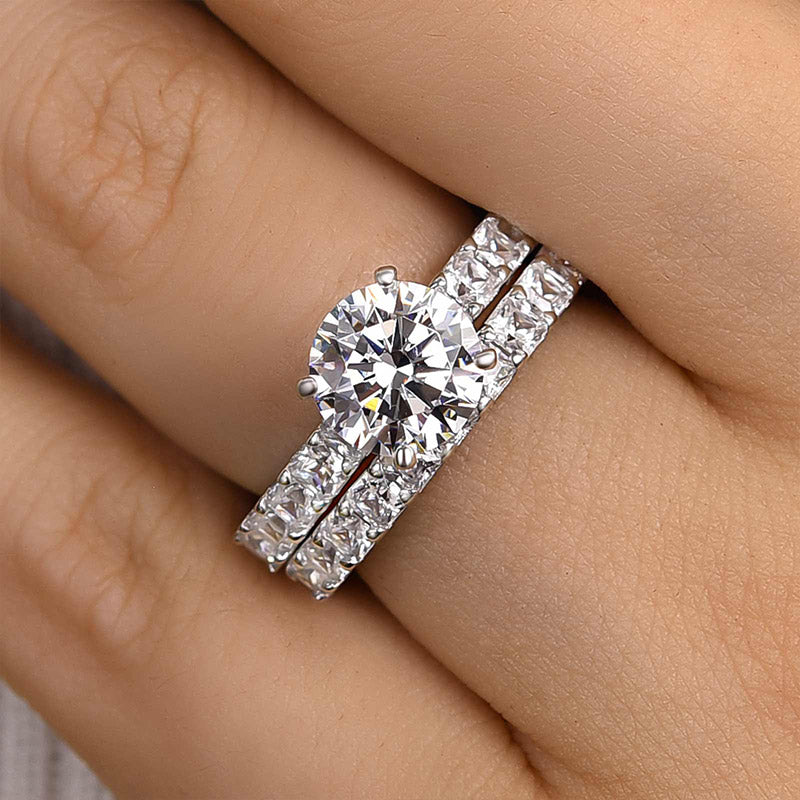 Bright Round Cut Wedding Set