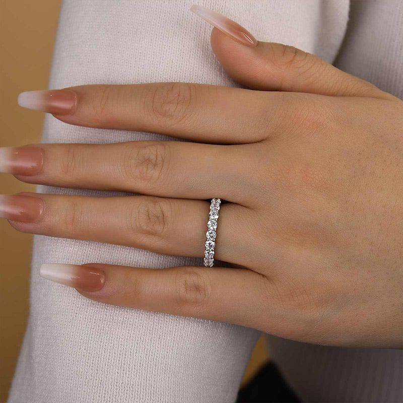 Classic Round Cut Women's Wedding Band In Sterling Silver