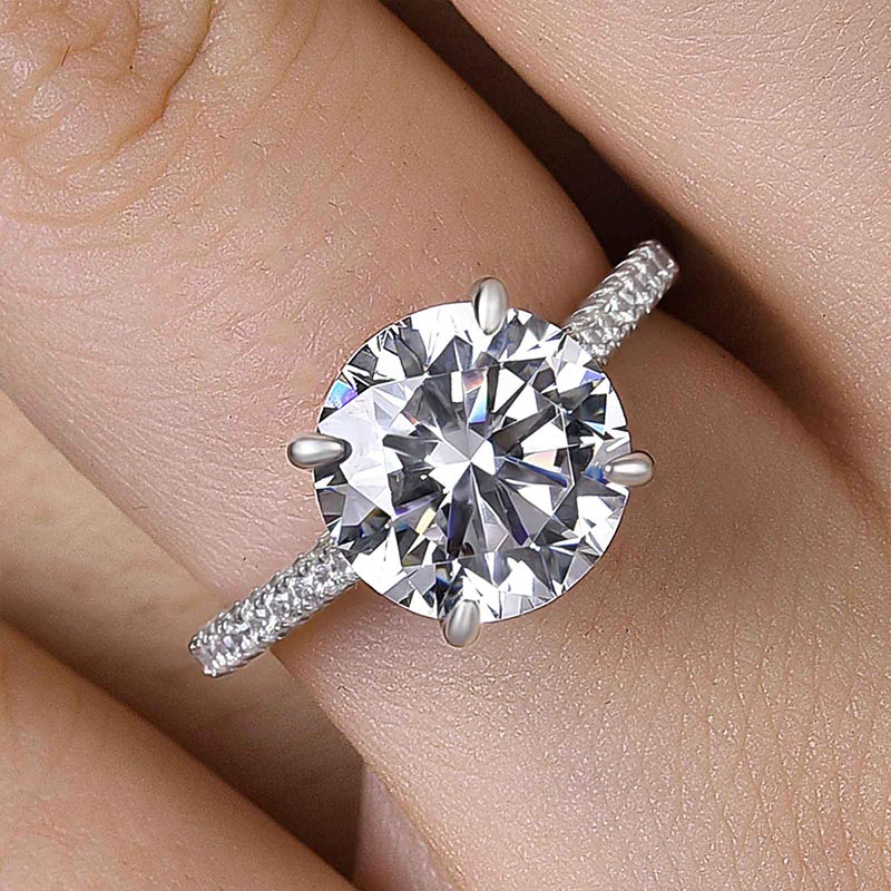 Luxurious Round Cut 4 Prong Engagement Ring For Women In Sterling Silver