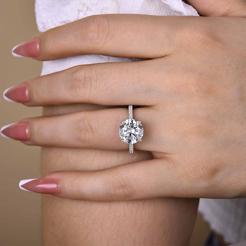 Luxurious Round Cut 4 Prong Engagement Ring For Women In Sterling Silver