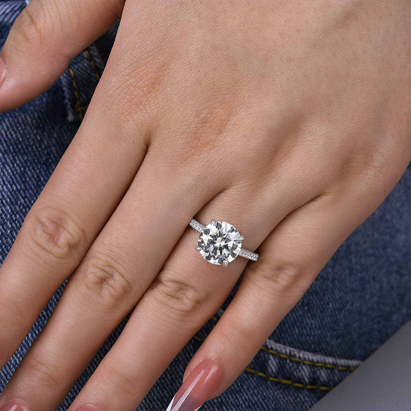 Luxurious Round Cut 4 Prong Engagement Ring For Women In Sterling Silver