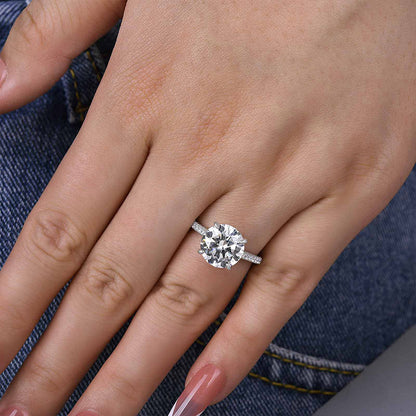 Luxurious Round Cut 4 Prong Engagement Ring For Women In Sterling Silver