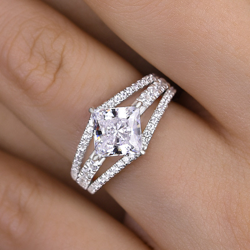 Exquisite Vintage Princess Cut Engagement Ring for Women