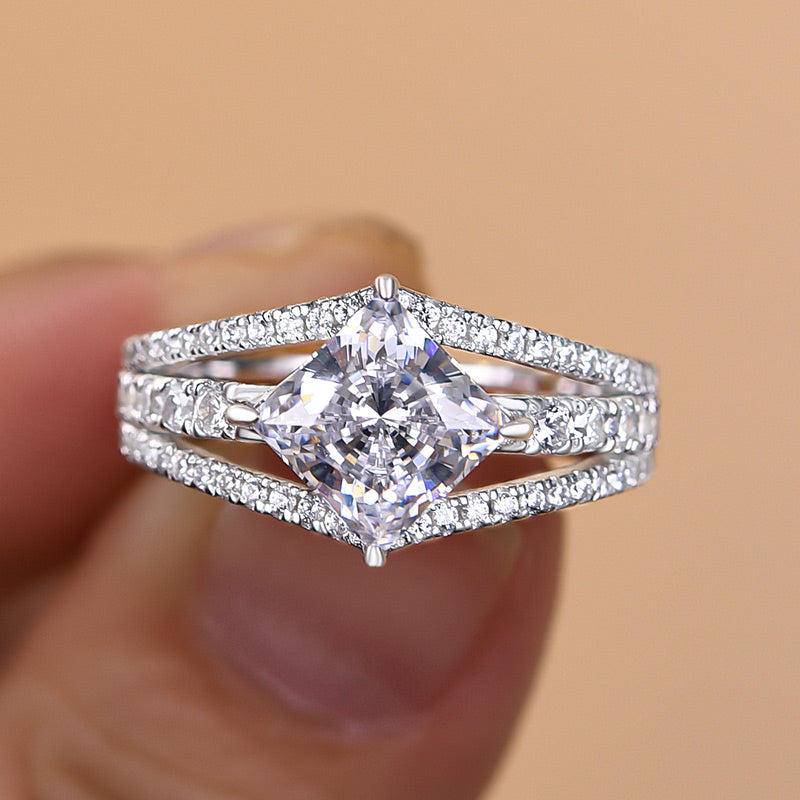 Exquisite Vintage Princess Cut Engagement Ring for Women