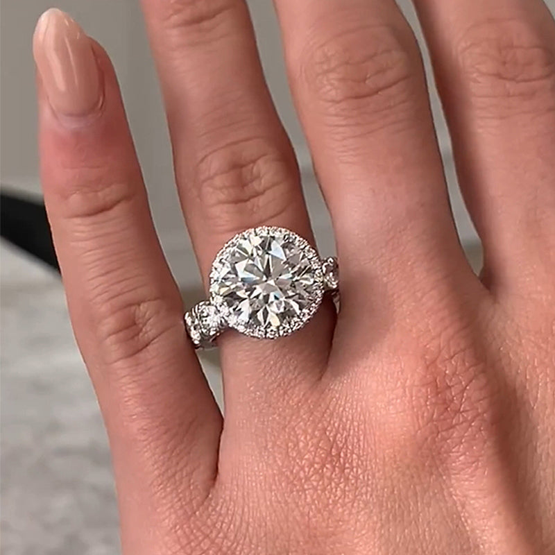 Luxury Halo Round Cut Engagement Ring