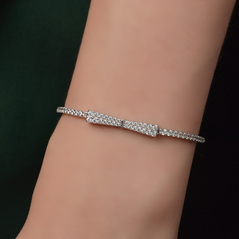 Elegant Bow Design Bracelet For Women In Sterling Silver