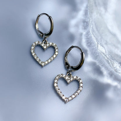 Lovely Heart Shaped Women's Stud Earrings In Sterling Silver