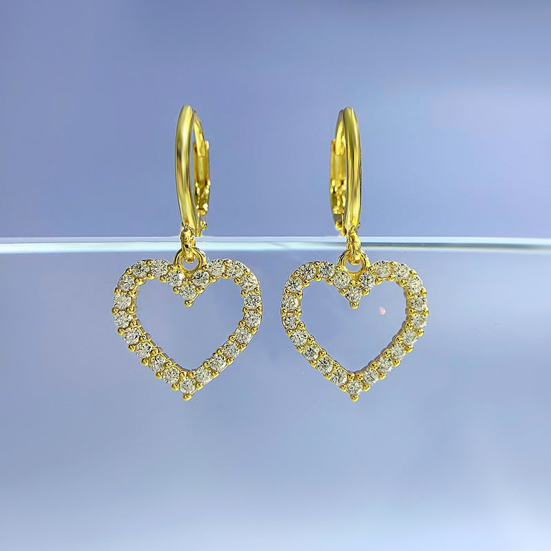 Lovely Heart Shaped Women's Stud Earrings In Sterling Silver