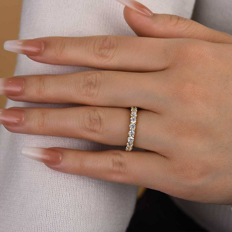 Classic Round Cut Women's Wedding Band In Sterling Silver